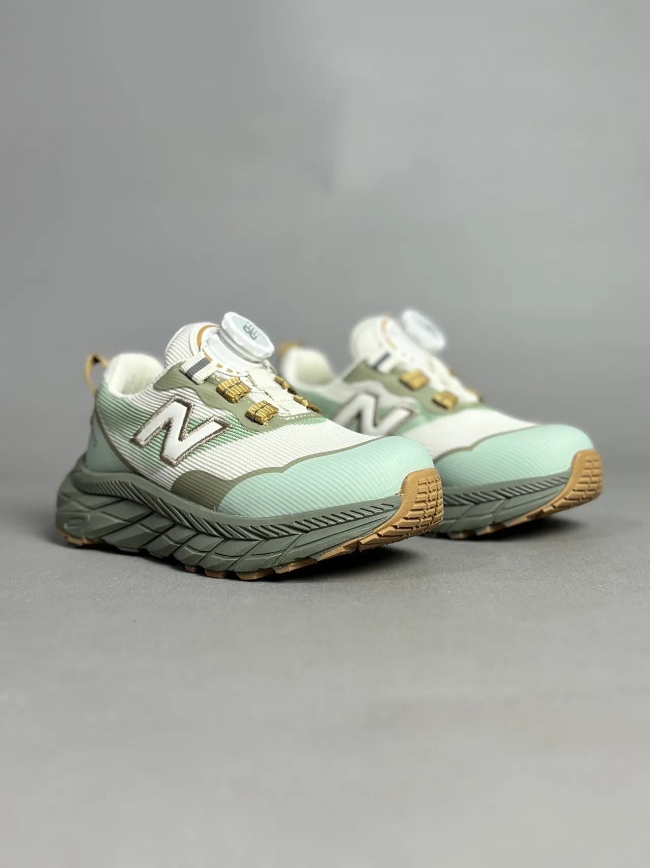 New Balance Hiero গোলাপি বেইজ চাঙ্কি স্নিকার্স 4