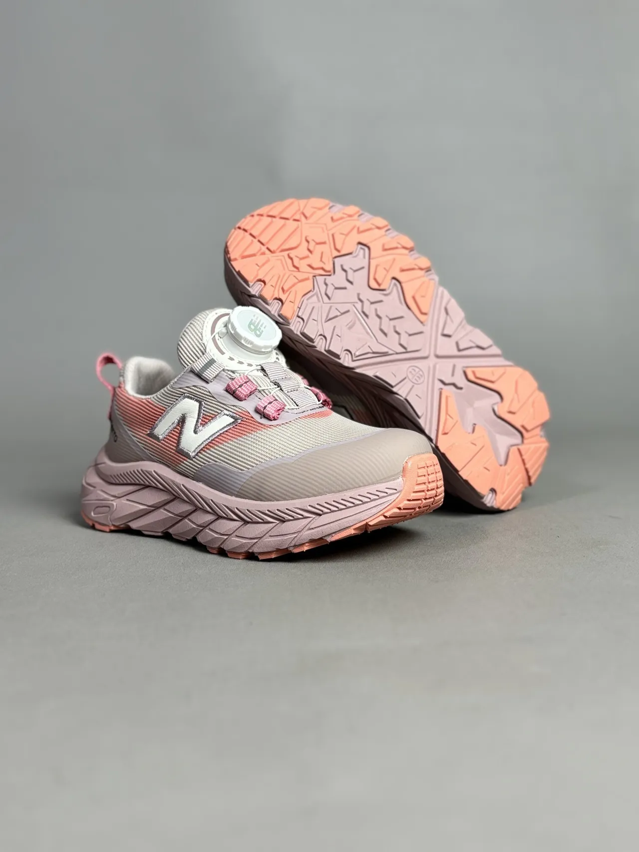 New Balance Hiero গোলাপি বেইজ চাঙ্কি স্নিকার্স 10