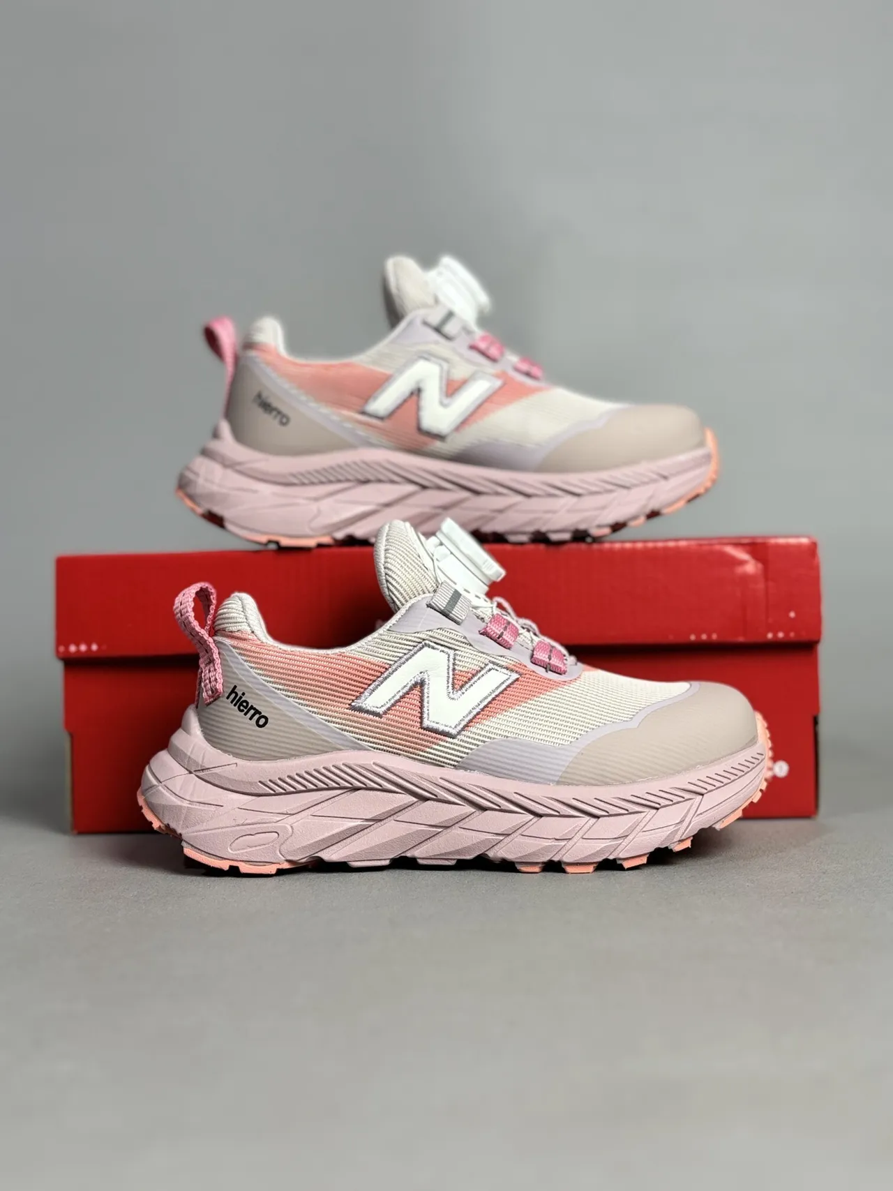 New Balance Hiero গোলাপি বেইজ চাঙ্কি স্নিকার্স 12