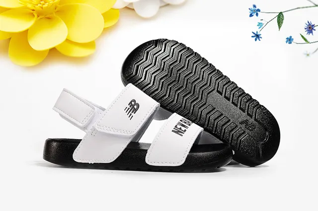 New Balance পিঙ্ক দুই স্ট্র্যাপ ভেলক্রো বন্ধনী কাজুয়াল স্যান্ডেল 12
