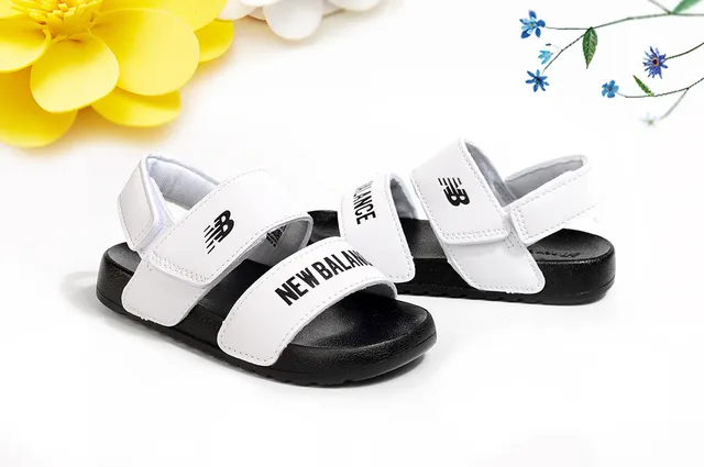 New Balance পিঙ্ক দুই স্ট্র্যাপ ভেলক্রো বন্ধনী কাজুয়াল স্যান্ডেল 14