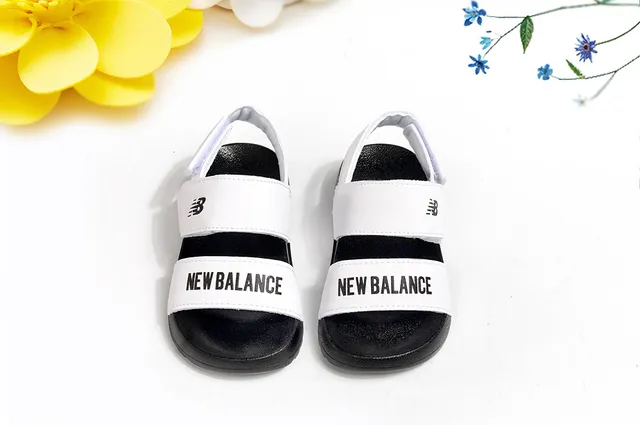 New Balance পিঙ্ক দুই স্ট্র্যাপ ভেলক্রো বন্ধনী কাজুয়াল স্যান্ডেল 15