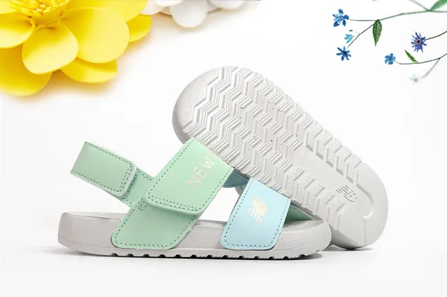 New Balance পিঙ্ক দুই স্ট্র্যাপ ভেলক্রো বন্ধনী কাজুয়াল স্যান্ডেল 17
