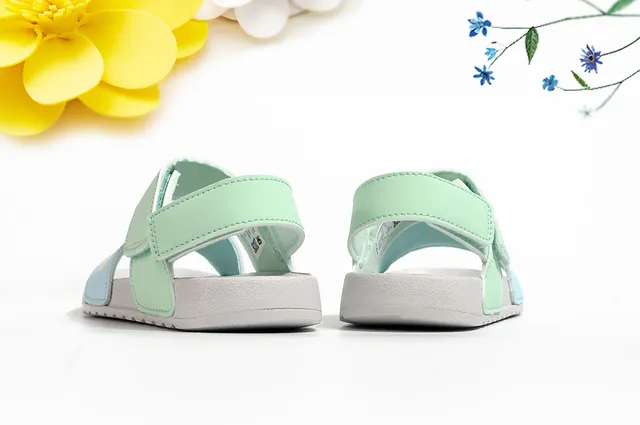New Balance পিঙ্ক দুই স্ট্র্যাপ ভেলক্রো বন্ধনী কাজুয়াল স্যান্ডেল 18