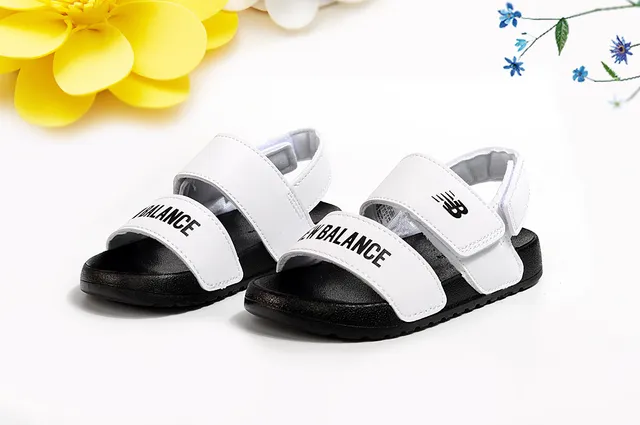 New Balance পিঙ্ক দুই স্ট্র্যাপ ভেলক্রো বন্ধনী কাজুয়াল স্যান্ডেল 22