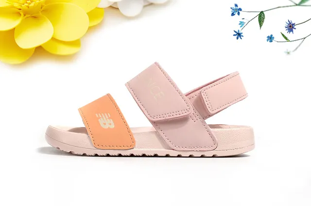 New Balance পিঙ্ক দুই স্ট্র্যাপ ভেলক্রো বন্ধনী কাজুয়াল স্যান্ডেল 23