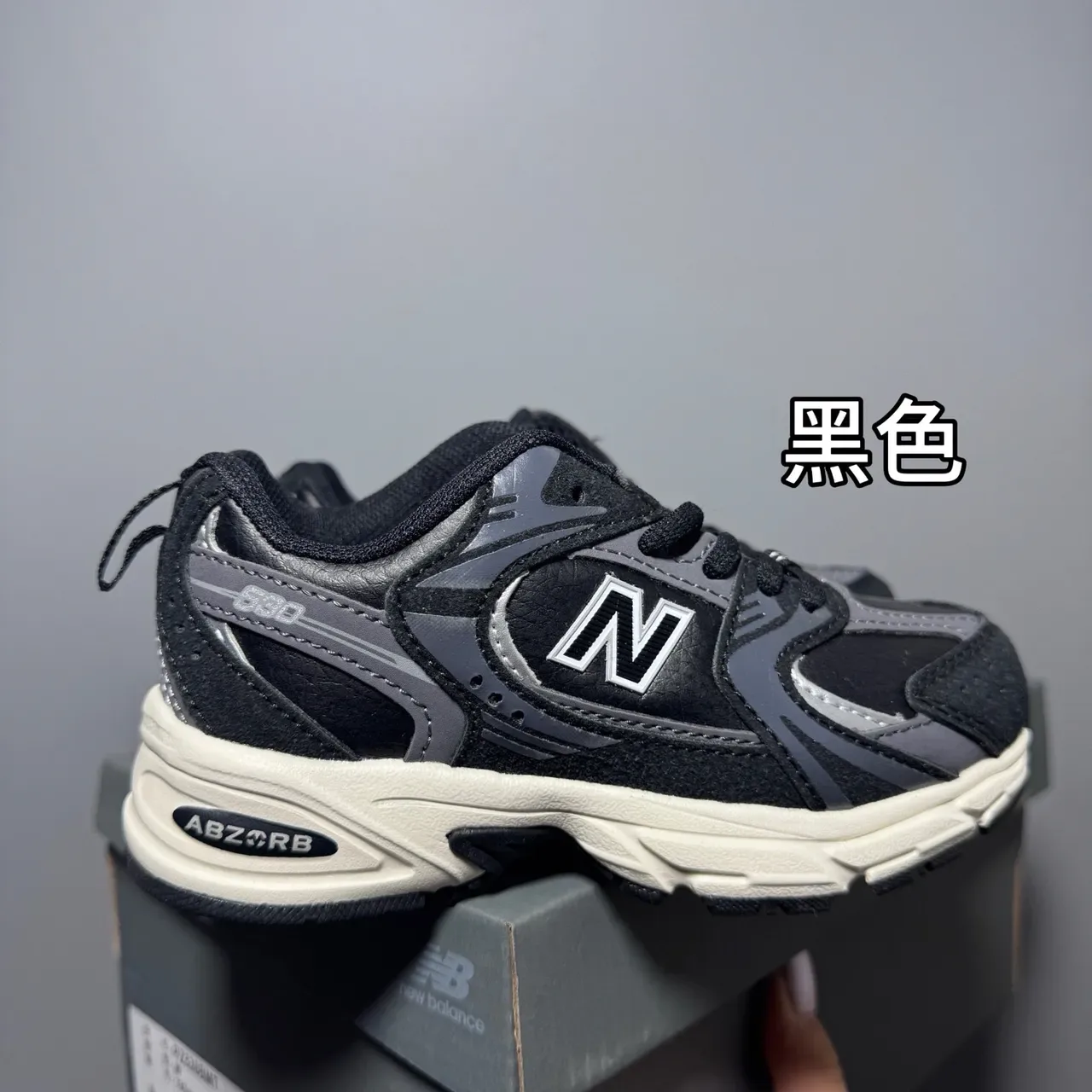 New Balance গোলাপি সাদা চাঙ্কি মিডসোল মিশ্রিত উপাদানের উপর লাইফস্টাইল স্নিকার 3