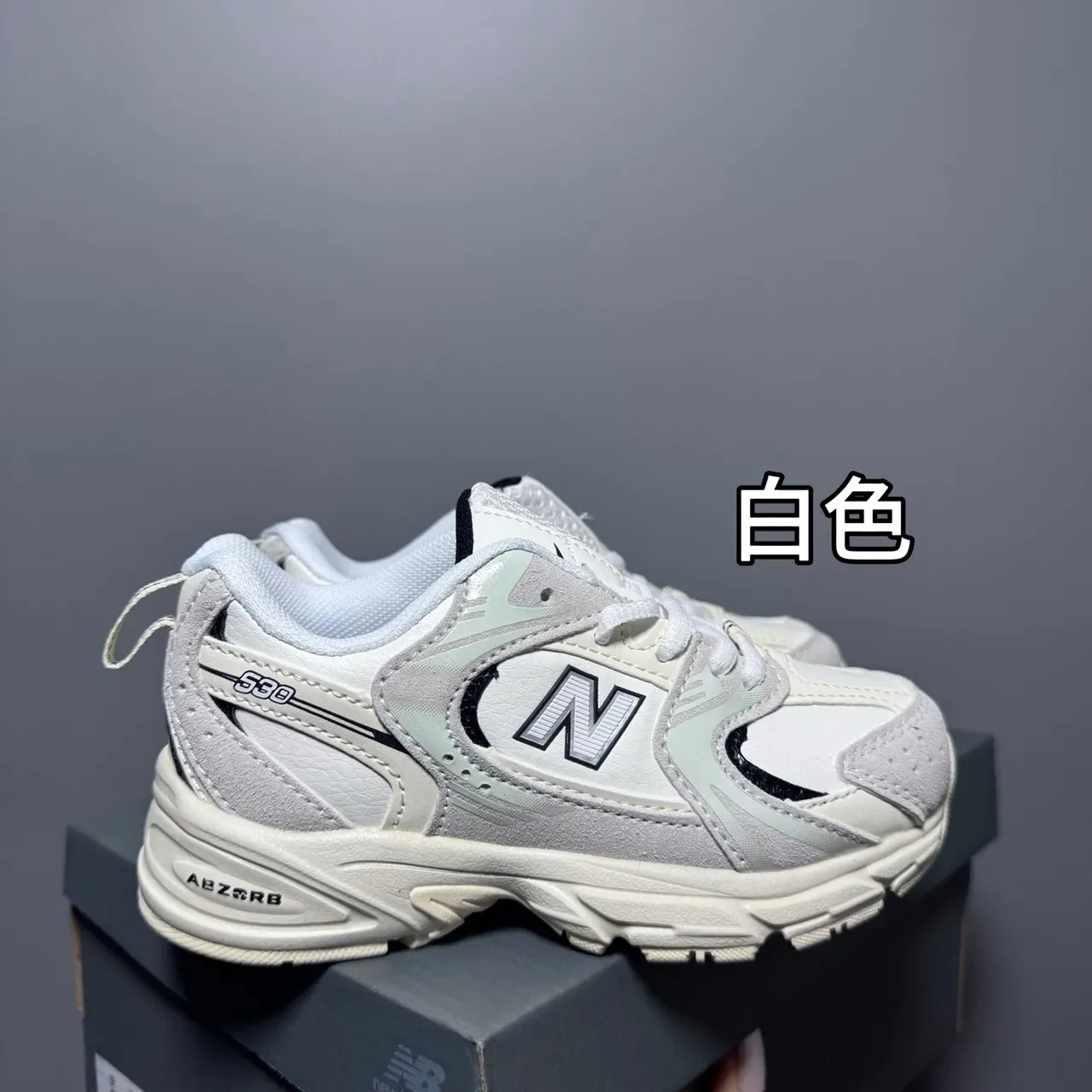 New Balance গোলাপি সাদা চাঙ্কি মিডসোল মিশ্রিত উপাদানের উপর লাইফস্টাইল স্নিকার 5