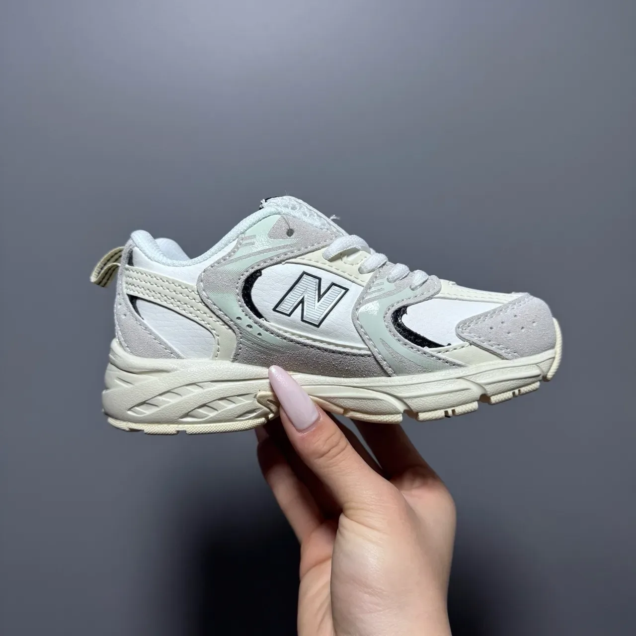 New Balance গোলাপি সাদা চাঙ্কি মিডসোল মিশ্রিত উপাদানের উপর লাইফস্টাইল স্নিকার 19