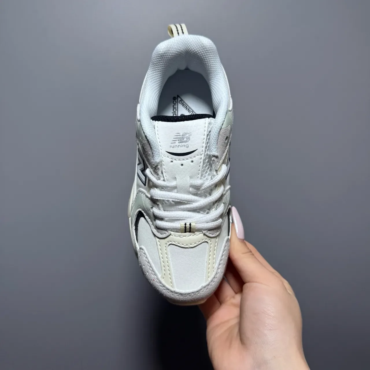 New Balance গোলাপি সাদা চাঙ্কি মিডসোল মিশ্রিত উপাদানের উপর লাইফস্টাইল স্নিকার 22