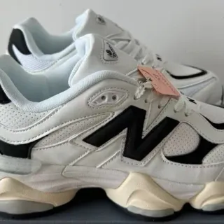 New Balance 白色黑色分层中底 穿孔网面鞋面 厚底运动鞋