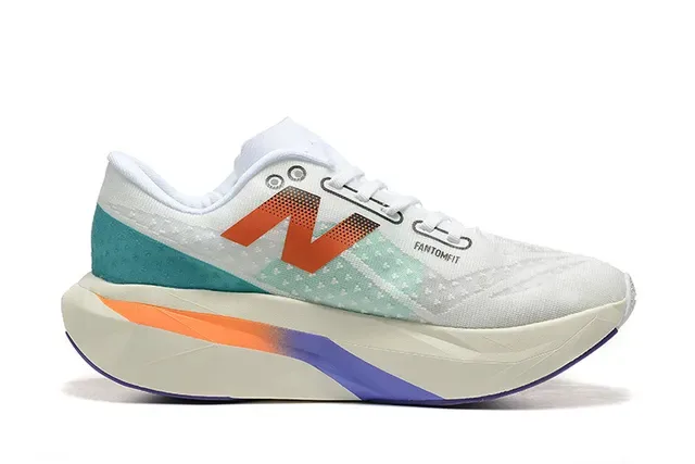New Balance सफेद बहुरंगी Engineered Mesh Upper ज्यामेट्रिक मल्टी कलर Midsole रनिंग शूज 6