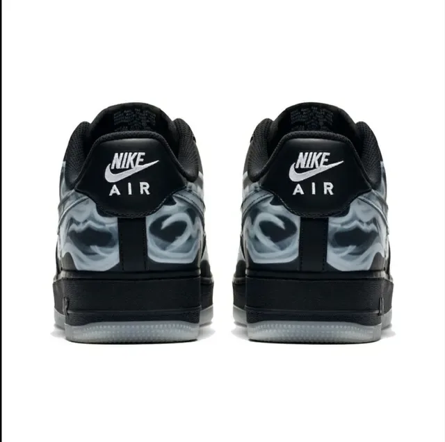 Nike Air Force 1 Sneakers lifestyle noirs avec graphique squelettique 2