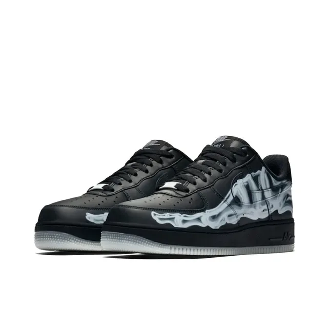 Nike Air Force 1 Sneakers lifestyle noirs avec graphique squelettique 4