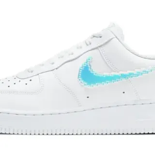 Nike Air Force 1 Blanc Bleu Swoosh Pixelisé Étiquette du Talon Iridescent Sneakers Lifestyle