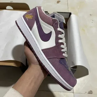 Nike Air Jordan 1 Low بنفسجي و أبيض لايف ستايل سنيكرز