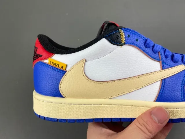 Nike Air Jordan 1 Travis Scott Collaboration Tênis Lifestyle Azul Branco Creme 3