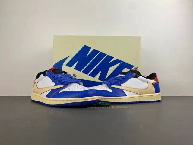 Nike Air Jordan 1 Travis Scott Collaboration Tênis Lifestyle Azul Branco Creme 14