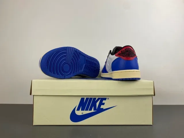 Nike Air Jordan 1 Travis Scott Collaboration Tênis Lifestyle Azul Branco Creme 17
