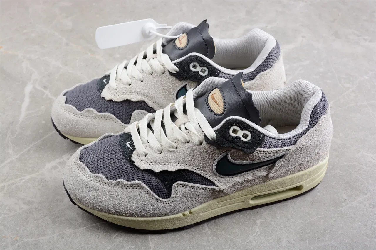 Nike Air Max 1 Off-White e Cinza Tênis Lifestyle 10
