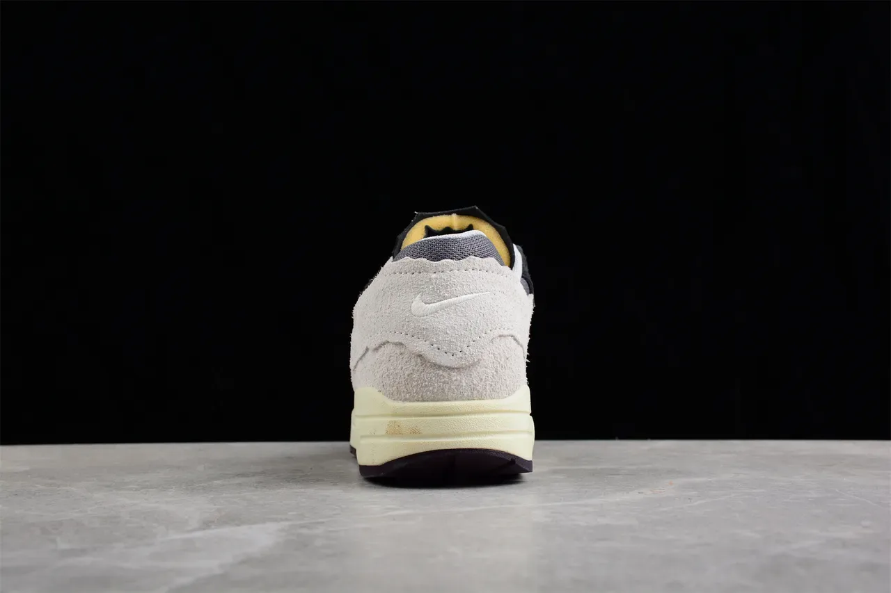 Nike Air Max 1 Off-White e Cinza Tênis Lifestyle 11