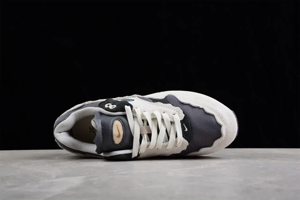 Nike Air Max 1 Off-White e Cinza Tênis Lifestyle 13