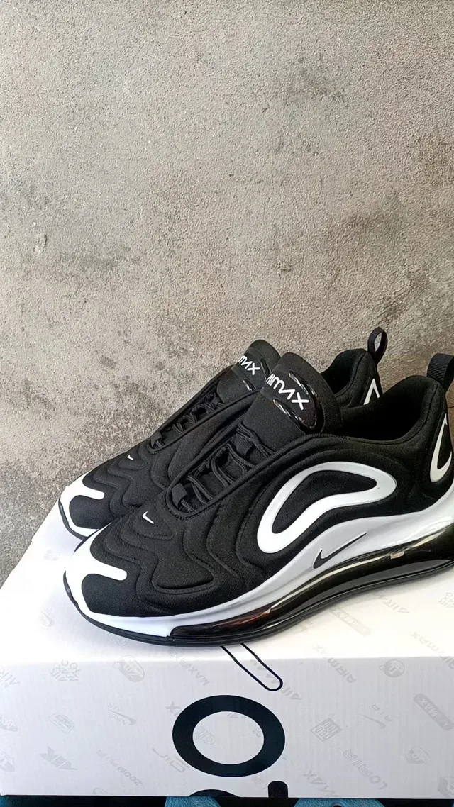 Nike Air Max 720 Noir et Blanc Chaussures Lifestyle 3