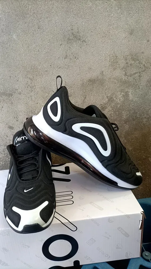 Nike Air Max 720 Noir et Blanc Chaussures Lifestyle 4