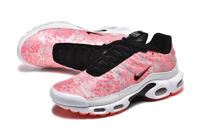 Nike Air Max Plus Gradient Purple Wave Lifestyle Sneakers 16