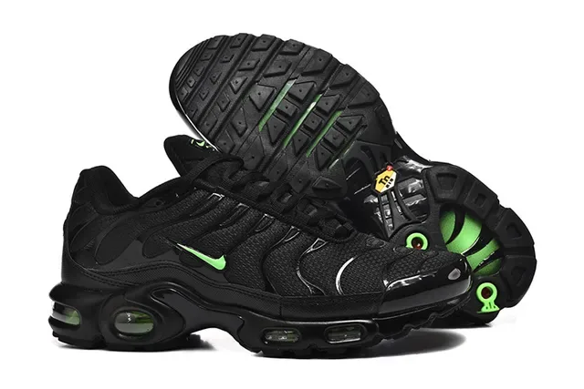 Nike Air Max Plus Gradient Purple Wave Lifestyle Sneakers 22