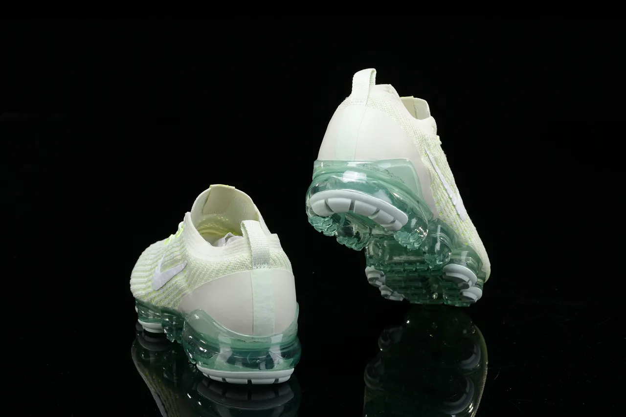 Nike Air VaporMax সাদা এবং নিওন গ্রিন রানিং শু 9