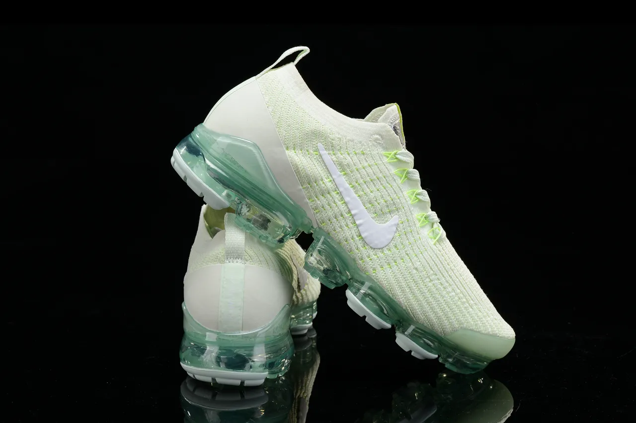Nike Air VaporMax সাদা এবং নিওন গ্রিন রানিং শু 11