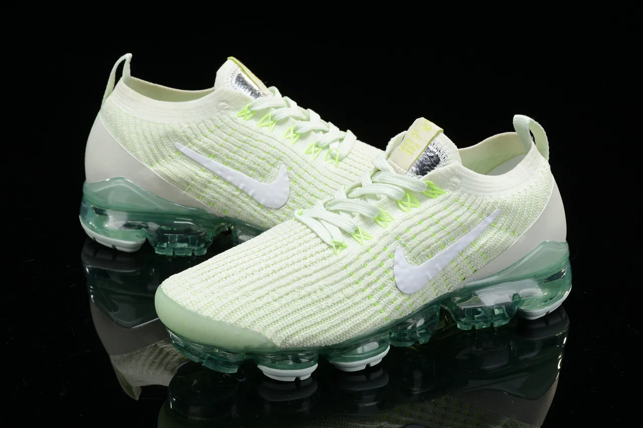 Nike Air VaporMax সাদা এবং নিওন গ্রিন রানিং শু 12