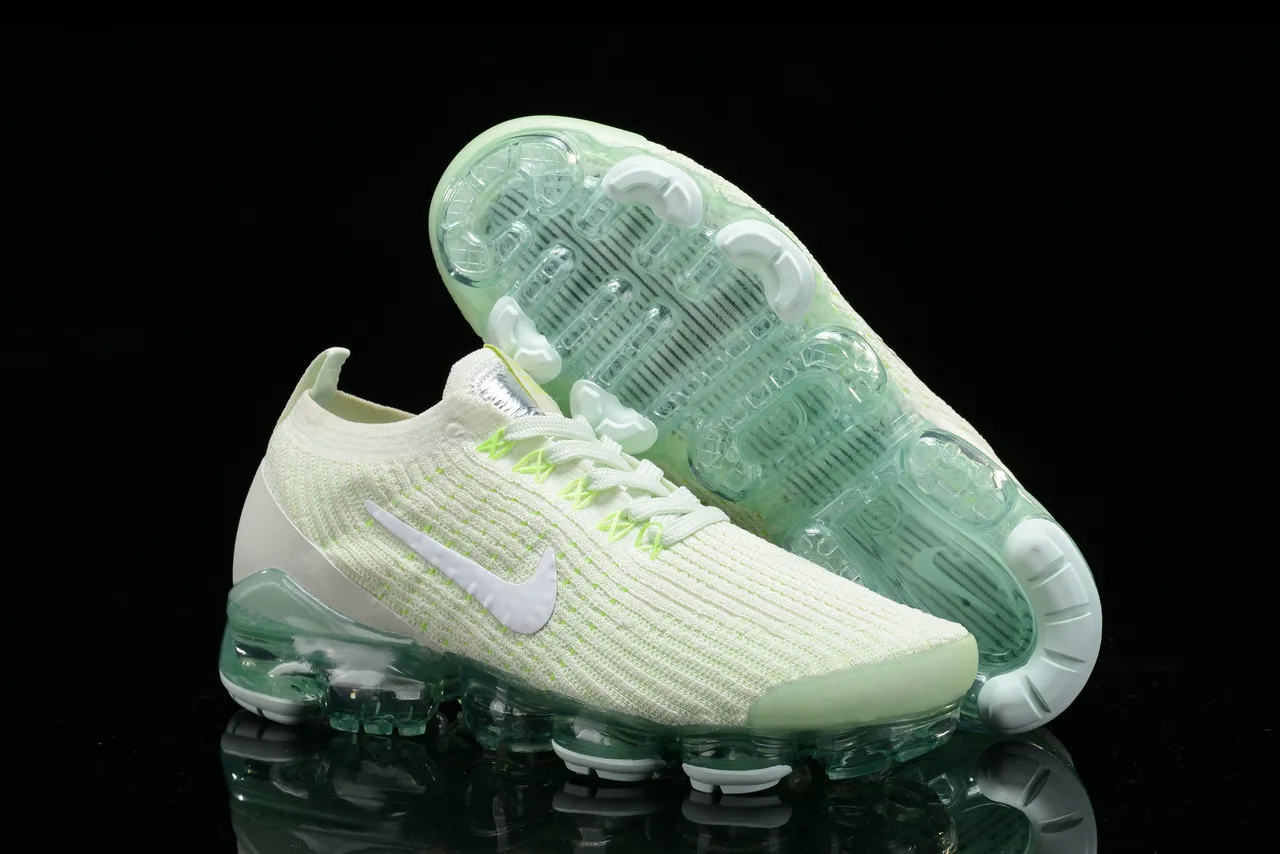 Nike Air VaporMax সাদা এবং নিওন গ্রিন রানিং শু 13