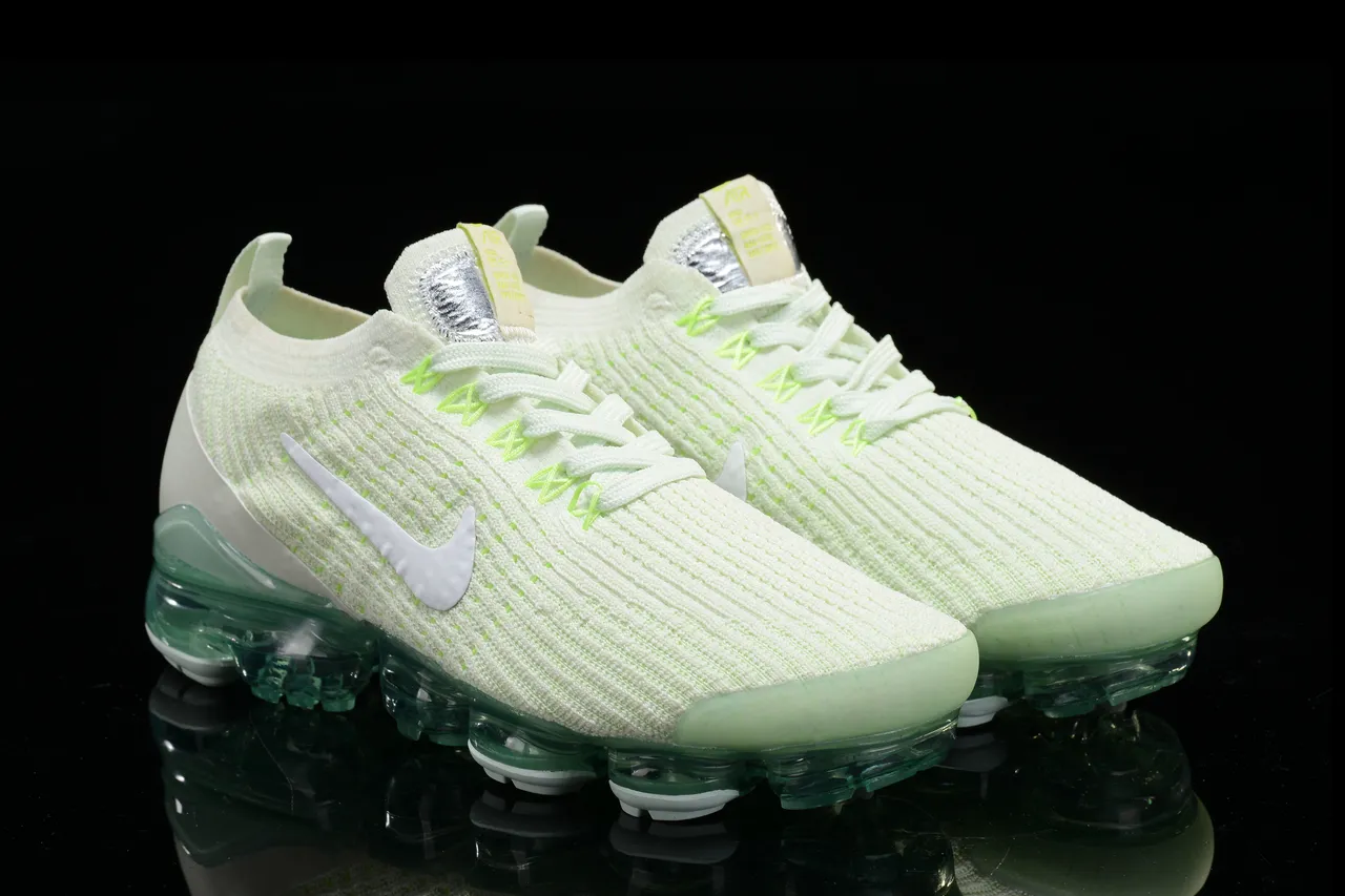 Nike Air VaporMax সাদা এবং নিওন গ্রিন রানিং শু 14