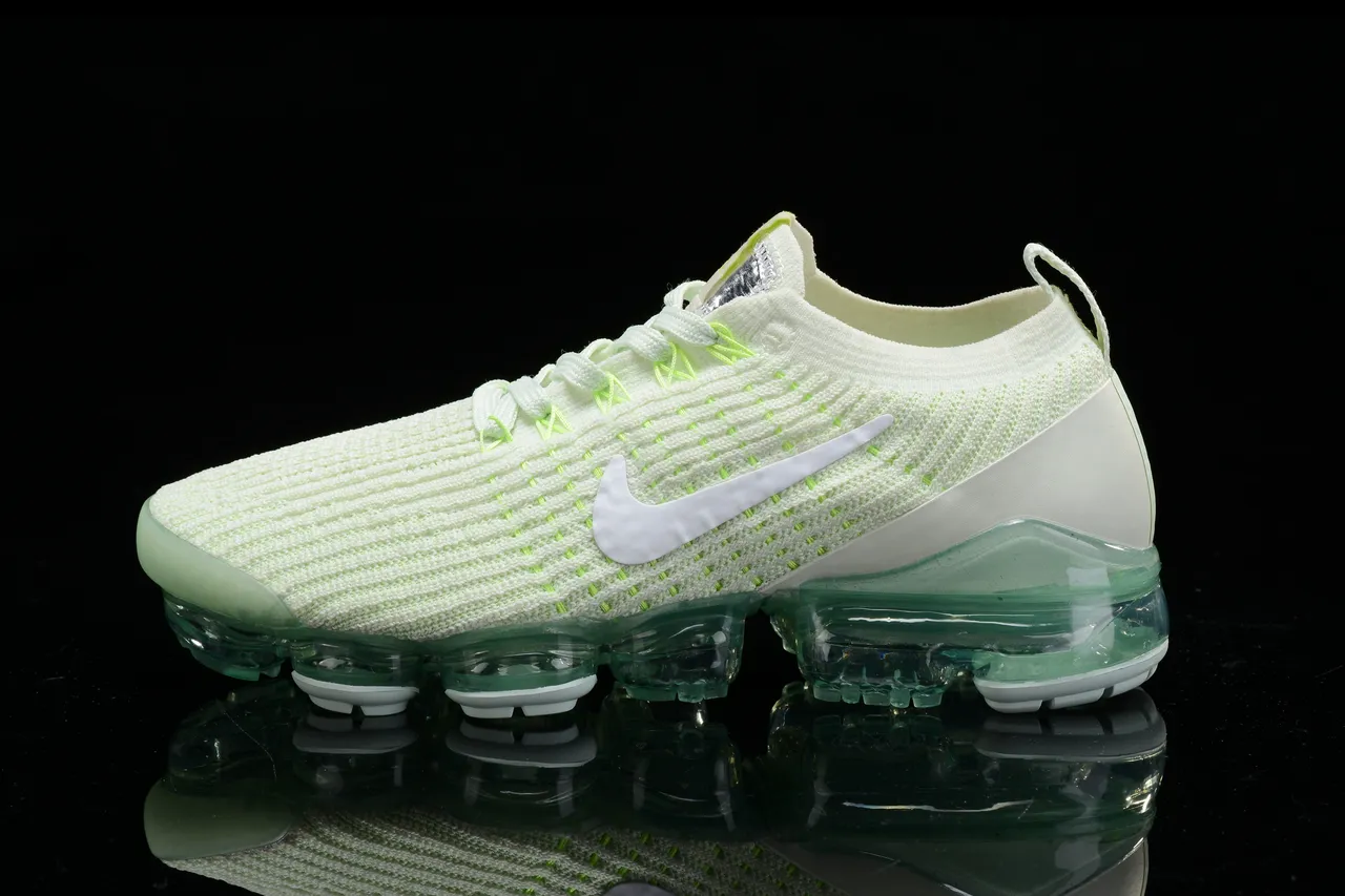 Nike Air VaporMax সাদা এবং নিওন গ্রিন রানিং শু 15