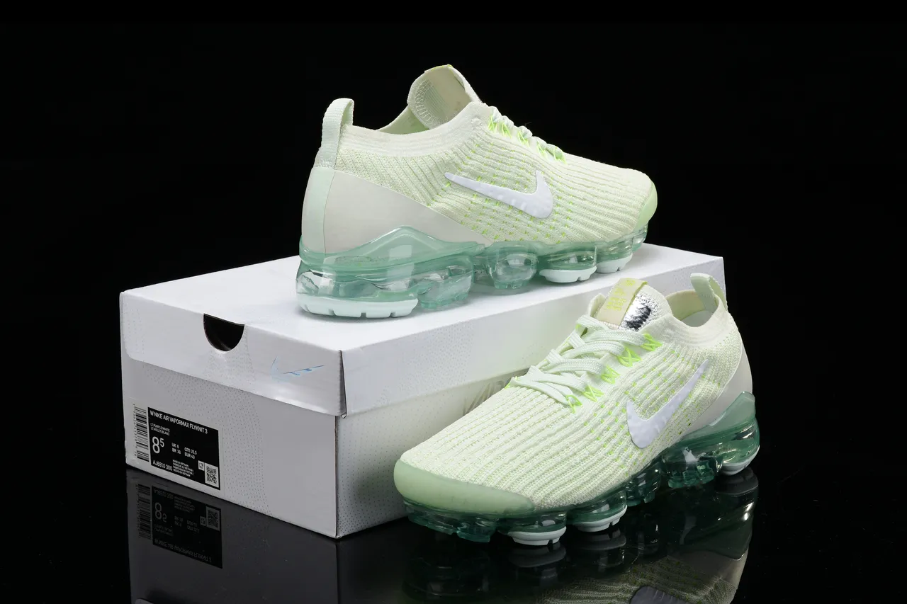 Nike Air VaporMax সাদা এবং নিওন গ্রিন রানিং শু 16