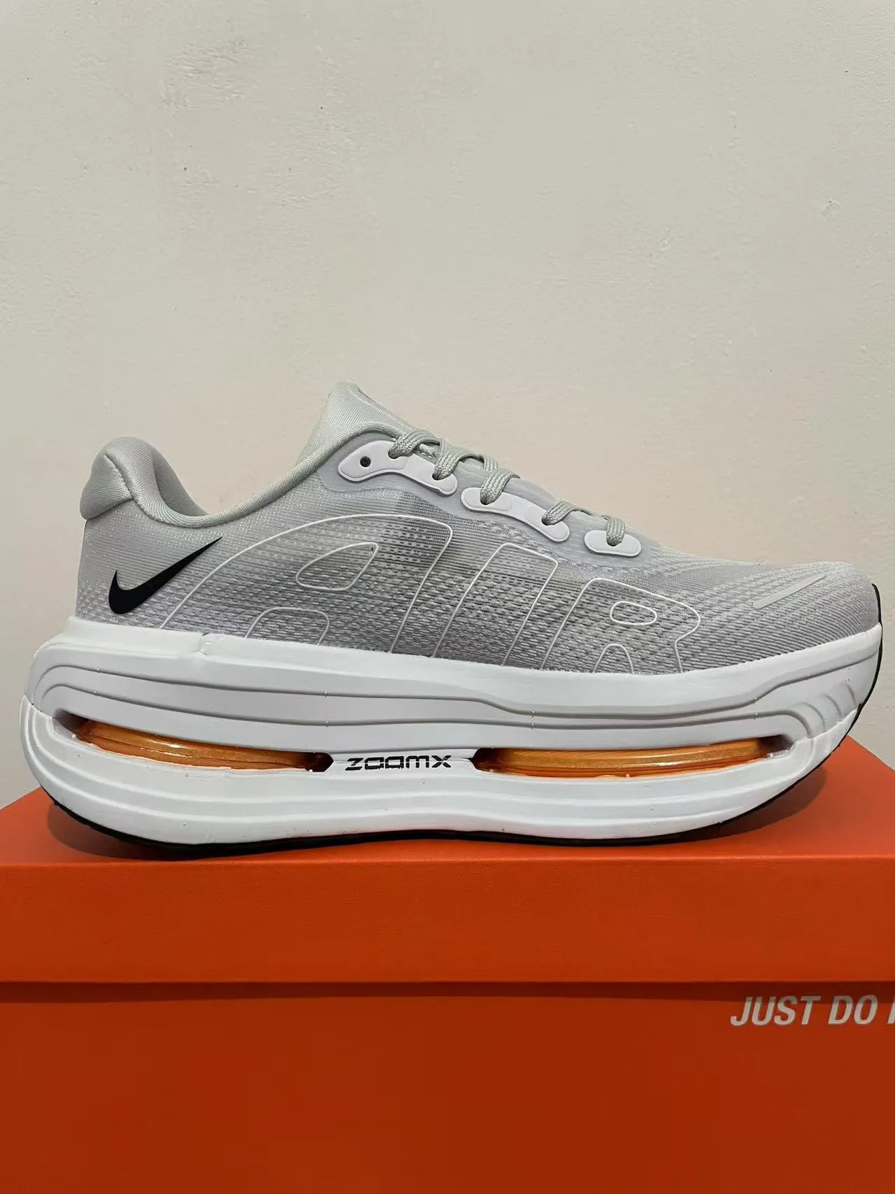 Nike Air Zoom Pegasus Cinza Laranja Malha Engenhada Parte Superior Unidade Visível de Comprimento Total Tênis de Corrida 4