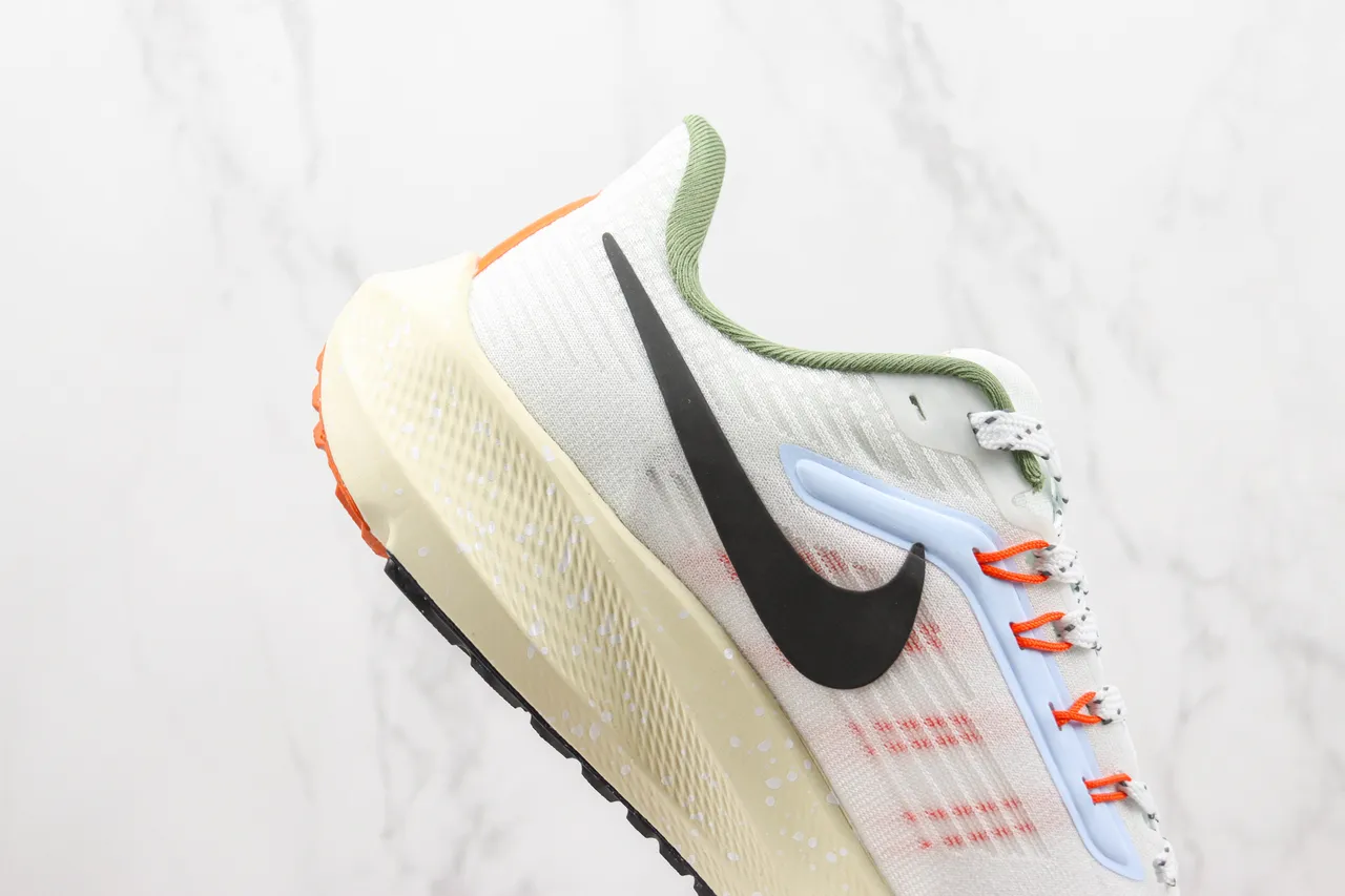 Nike Air Zoom Pegasus أبيض برتقالي علوة شبكية مصممة رغوة متفرقة وسط أحذية جري 5