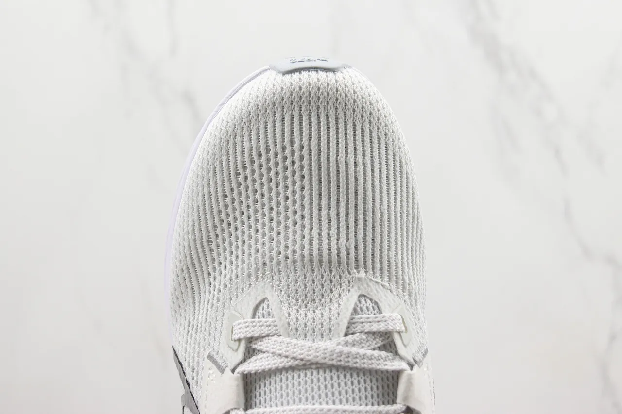Nike Air Zoom Pegasus White Silver Breathable Engineered Mesh Upper Metallic Swoosh Overlay Running Shoes 6