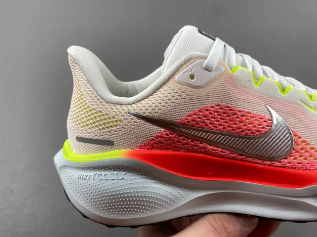 Nike Bege Vermelho Parte Superior Tricot Ingeniéril Unidade Air Zoom Visível Comprimento Total Tênis de Corrida 3