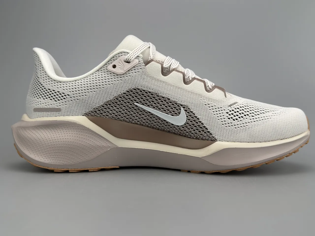Nike Beige White Engineered Mesh Upper ReactX Midsole Running Shoes 10