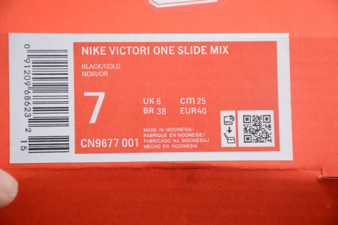Nike Benassi JDI Sandálias Pretas com Logo Metálico 2