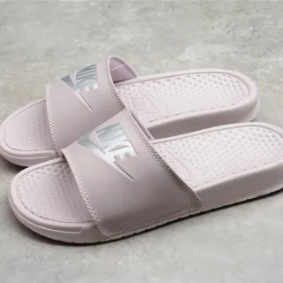 Nike Benassi Rosa Prateado Tira Única Slide Plantar Moldada Chinelos