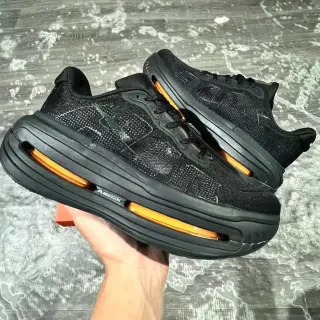 Nike Chaussures Lifestyle Noir et Orange avec upper en tricot Air Zoom exposé