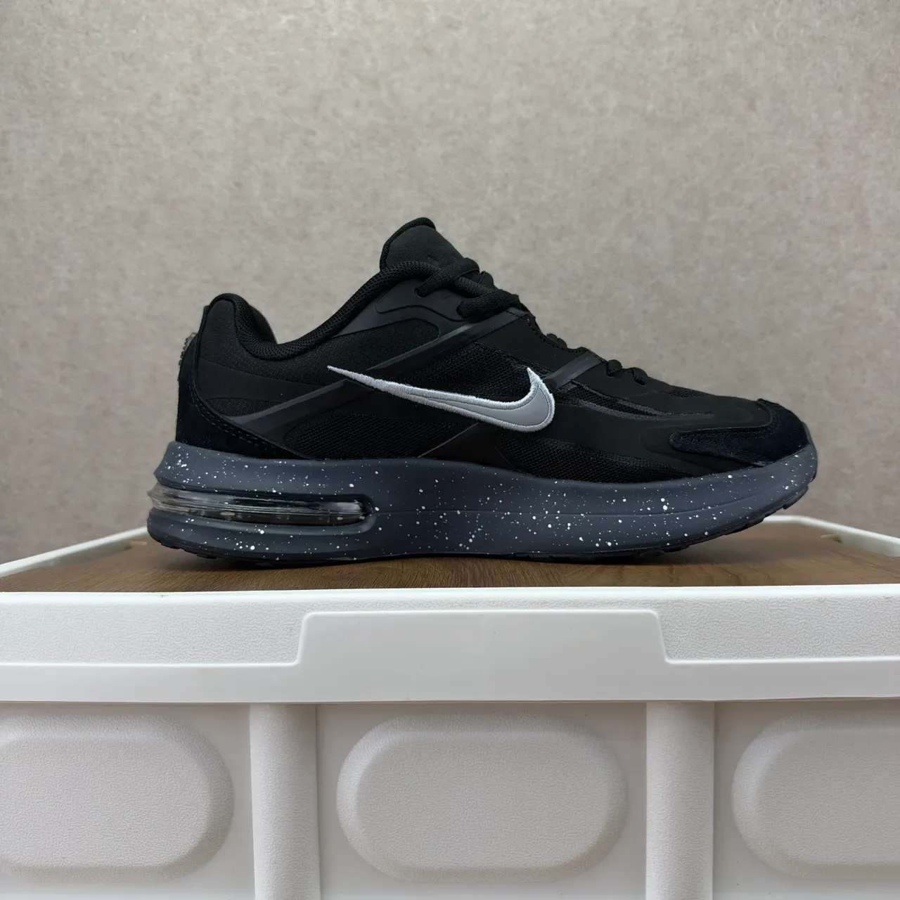 Nike Black Silver Mesh And Synthetic Upper Embroidered Swoosh Lifestyle Sneakers 2