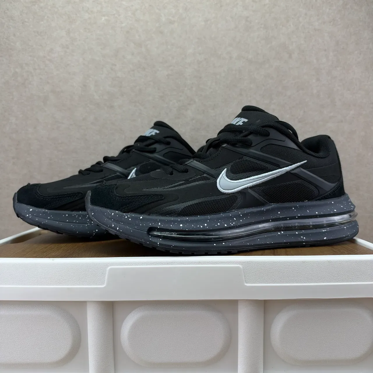 Nike Black Silver Mesh And Synthetic Upper Embroidered Swoosh Lifestyle Sneakers 3