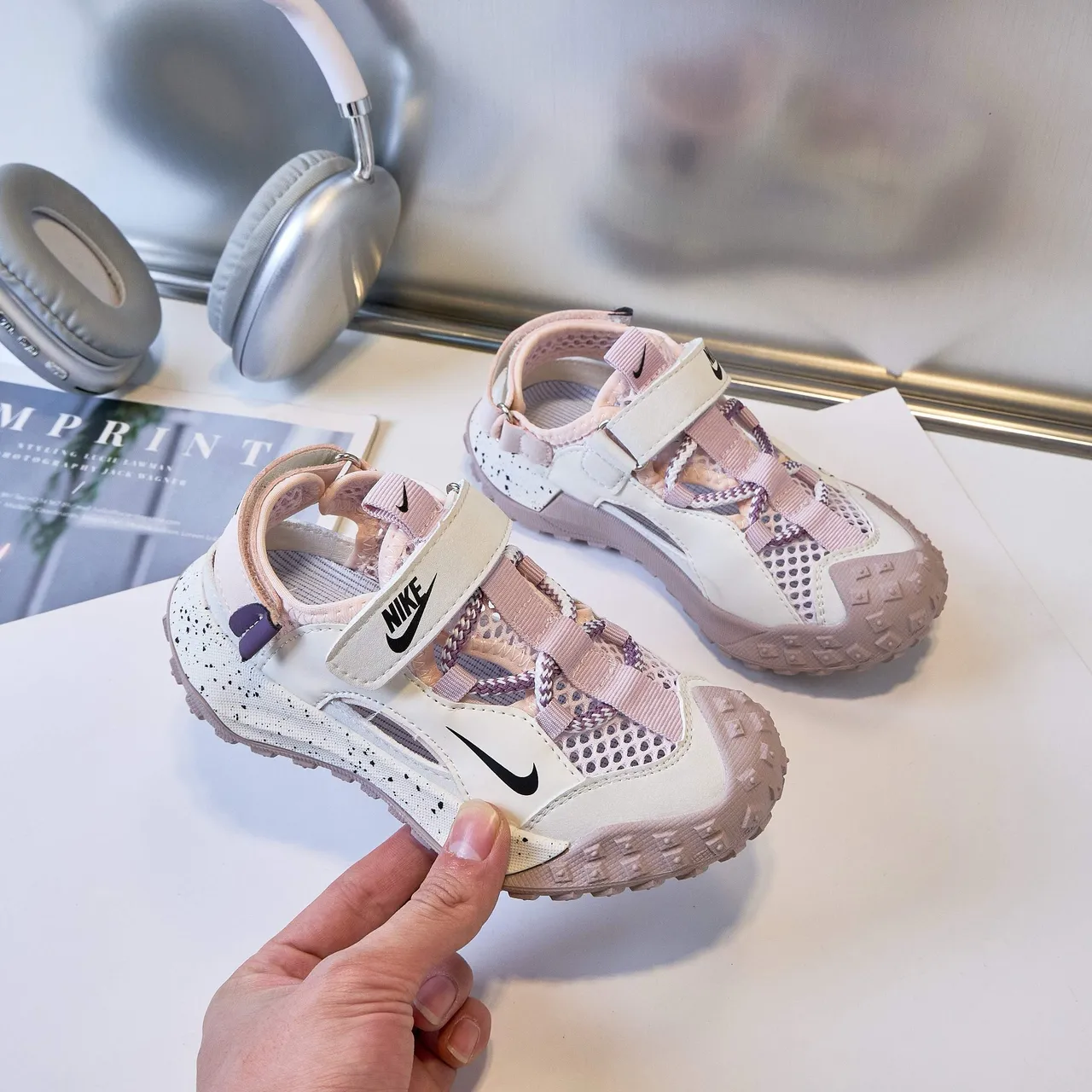 Nike 黑色白色 可调节魔术贴带 网面 休闲凉鞋 4