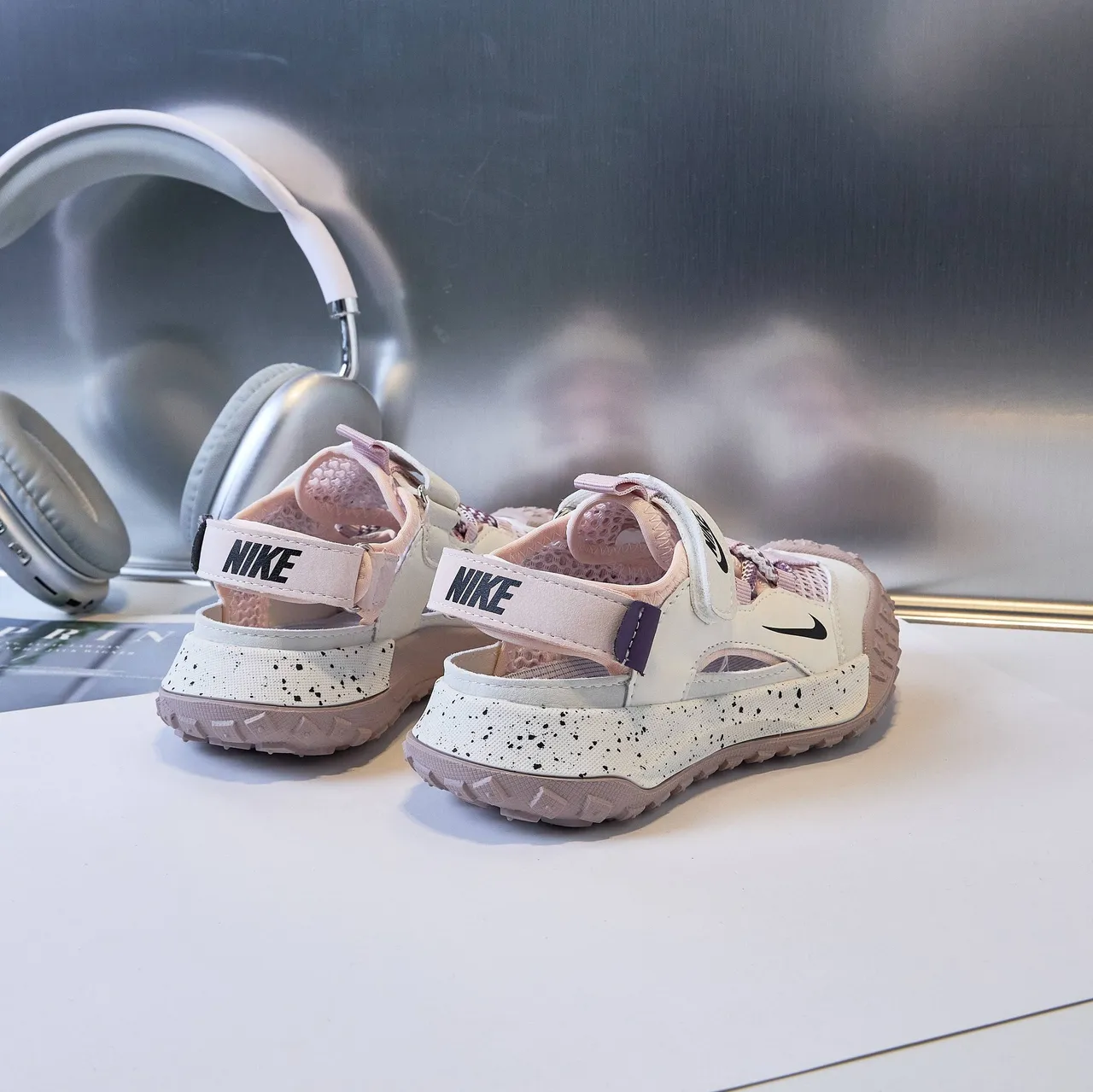 Nike 黑色白色 可调节魔术贴带 网面 休闲凉鞋 8