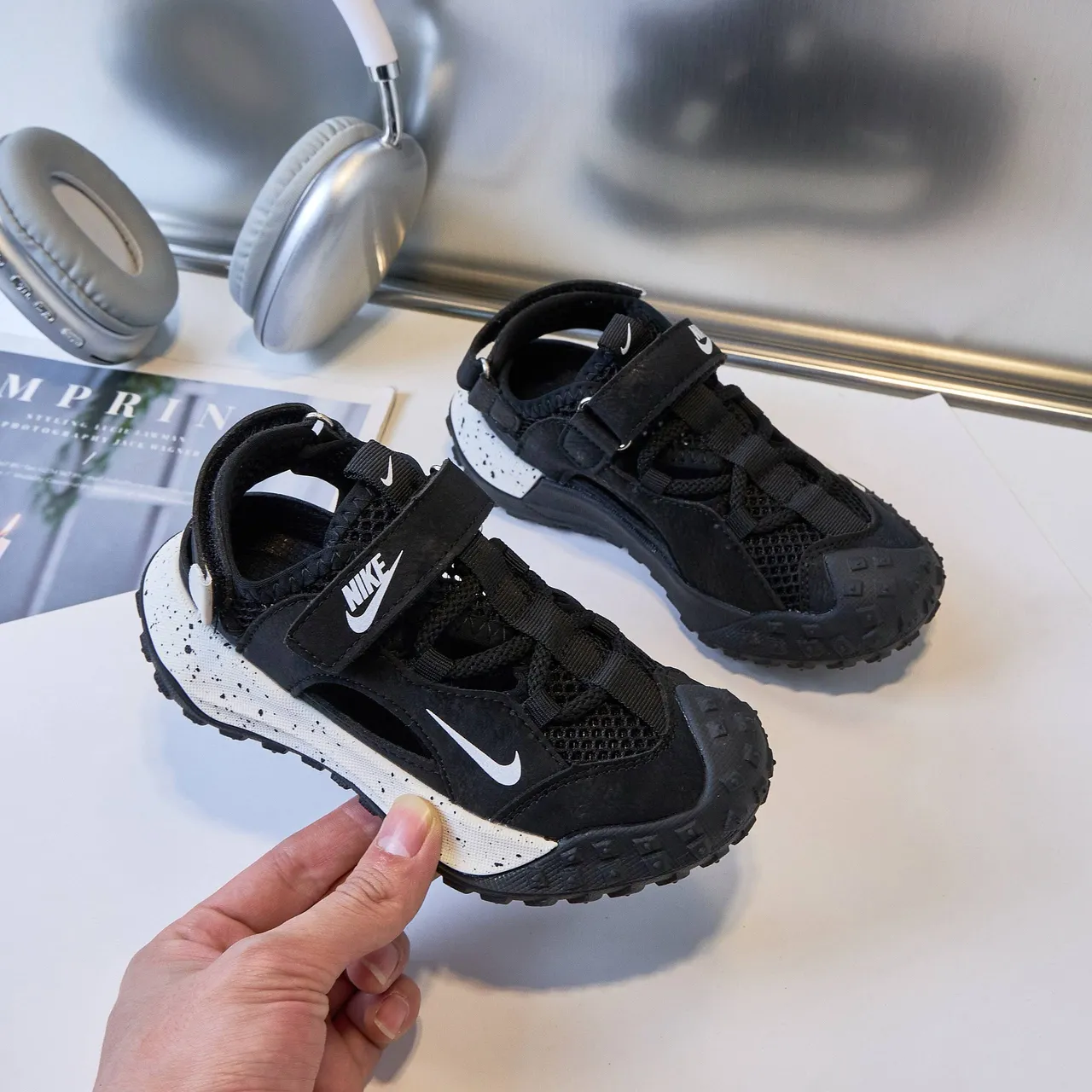 Nike 黑色白色 可调节魔术贴带 网面 休闲凉鞋 16